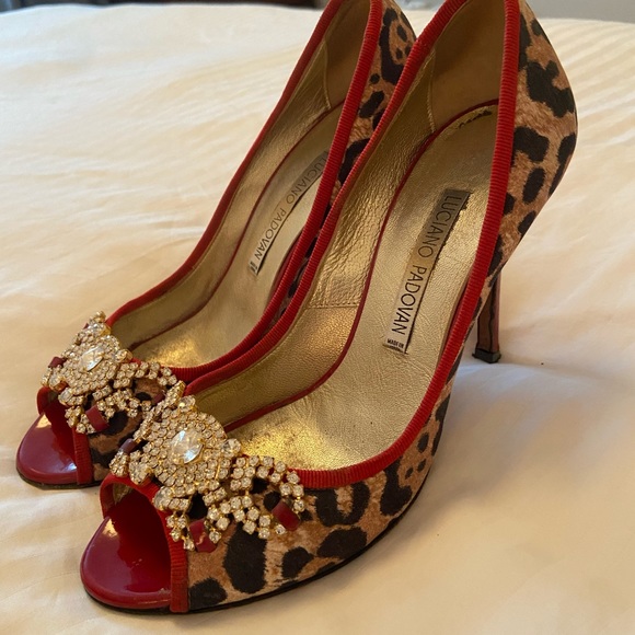 Beautiful leopard and rhinestone heels - Picture 2 of 3